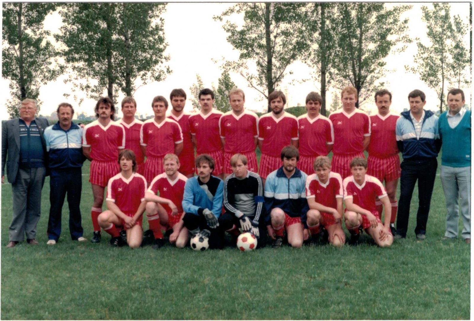 Das SFL-Aufgebot vor dem Spiel gegen TSK Ketsoprony am 10. Mai 1986.